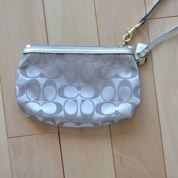 COACH Poppy Wristlet Wallet Classic C Design - Picture 3 of 4